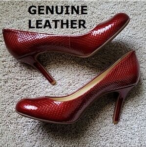 Gianni Bini leather almond toe snake skin pattern royal red pumps size 9